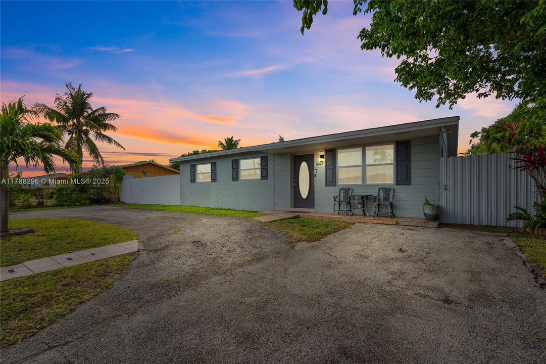 Vendido Recientemente: $429,000 (2 camas, 2 baños, 1080 Pies cuadrados)