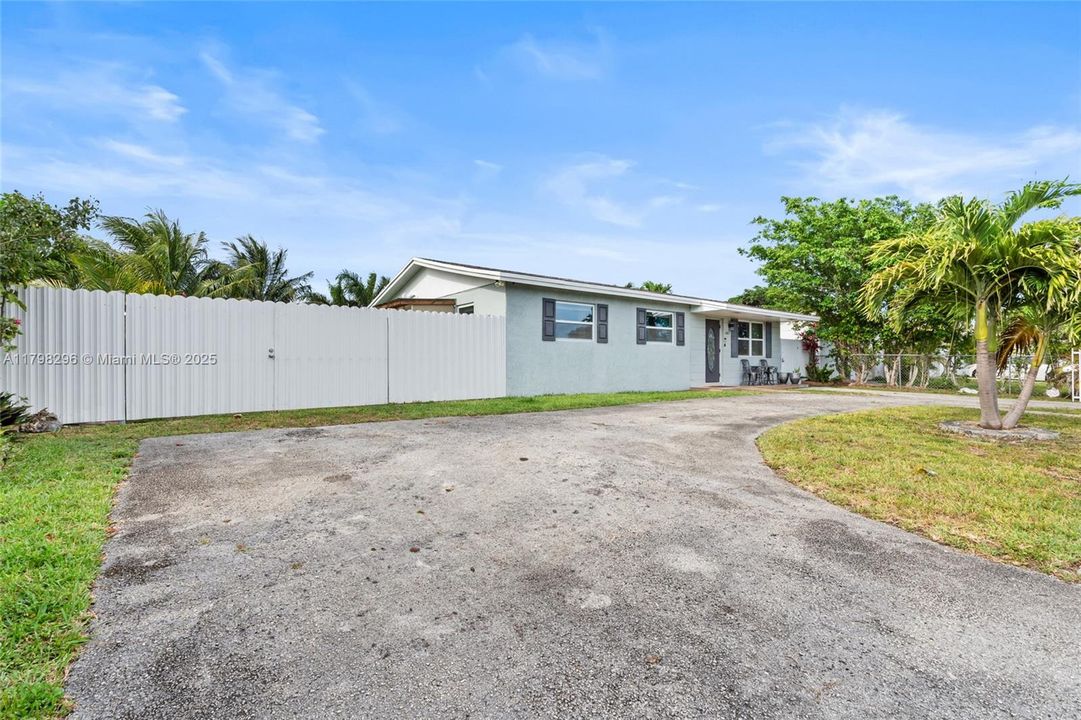 Vendido Recientemente: $429,000 (2 camas, 2 baños, 1080 Pies cuadrados)