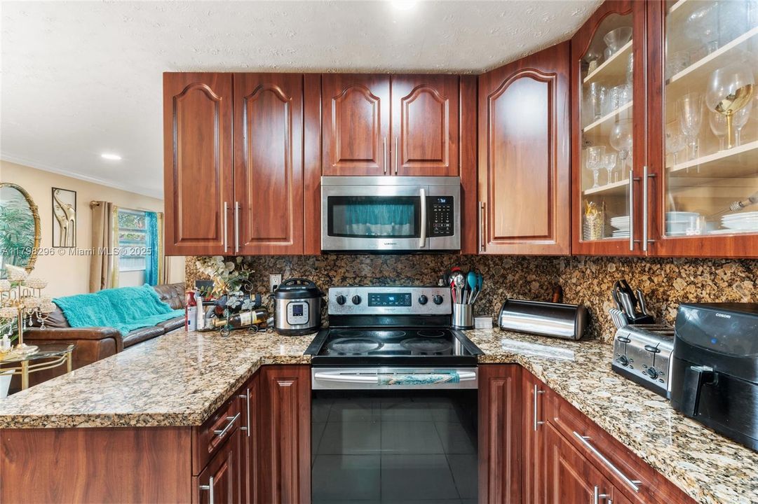 Vendido Recientemente: $429,000 (2 camas, 2 baños, 1080 Pies cuadrados)