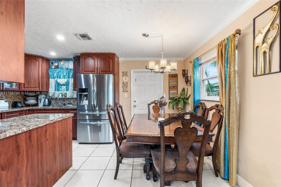 Vendido Recientemente: $429,000 (2 camas, 2 baños, 1080 Pies cuadrados)