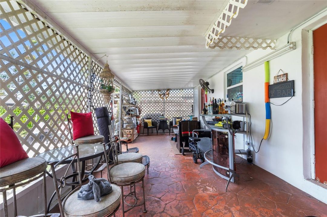 Vendido Recientemente: $429,000 (2 camas, 2 baños, 1080 Pies cuadrados)