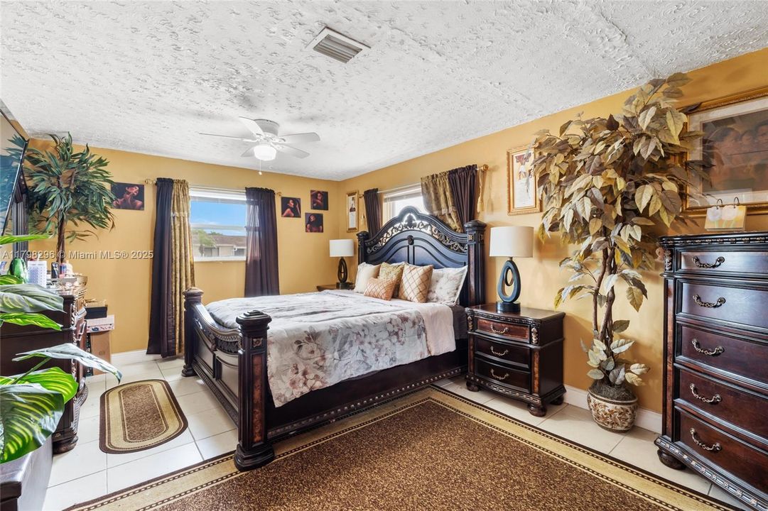 Vendido Recientemente: $429,000 (2 camas, 2 baños, 1080 Pies cuadrados)