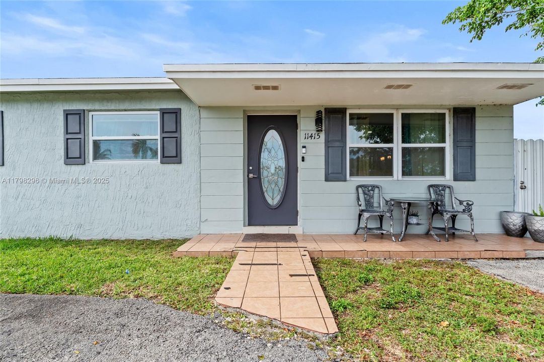 Vendido Recientemente: $429,000 (2 camas, 2 baños, 1080 Pies cuadrados)