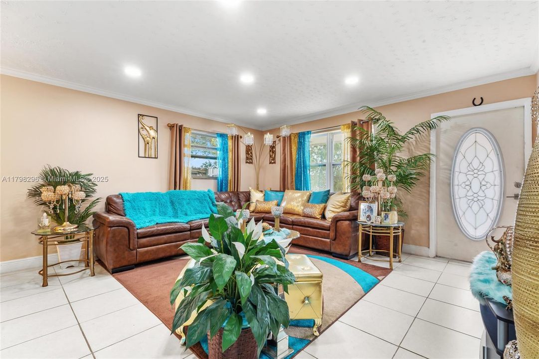 Vendido Recientemente: $429,000 (2 camas, 2 baños, 1080 Pies cuadrados)