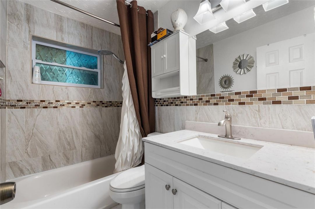 Vendido Recientemente: $429,000 (2 camas, 2 baños, 1080 Pies cuadrados)