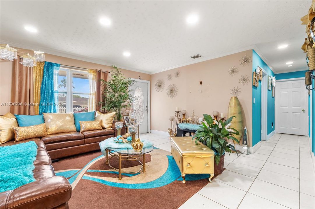 Vendido Recientemente: $429,000 (2 camas, 2 baños, 1080 Pies cuadrados)