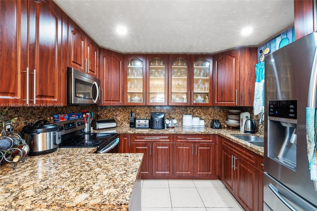 Vendido Recientemente: $429,000 (2 camas, 2 baños, 1080 Pies cuadrados)