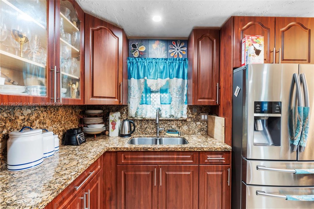 Vendido Recientemente: $429,000 (2 camas, 2 baños, 1080 Pies cuadrados)