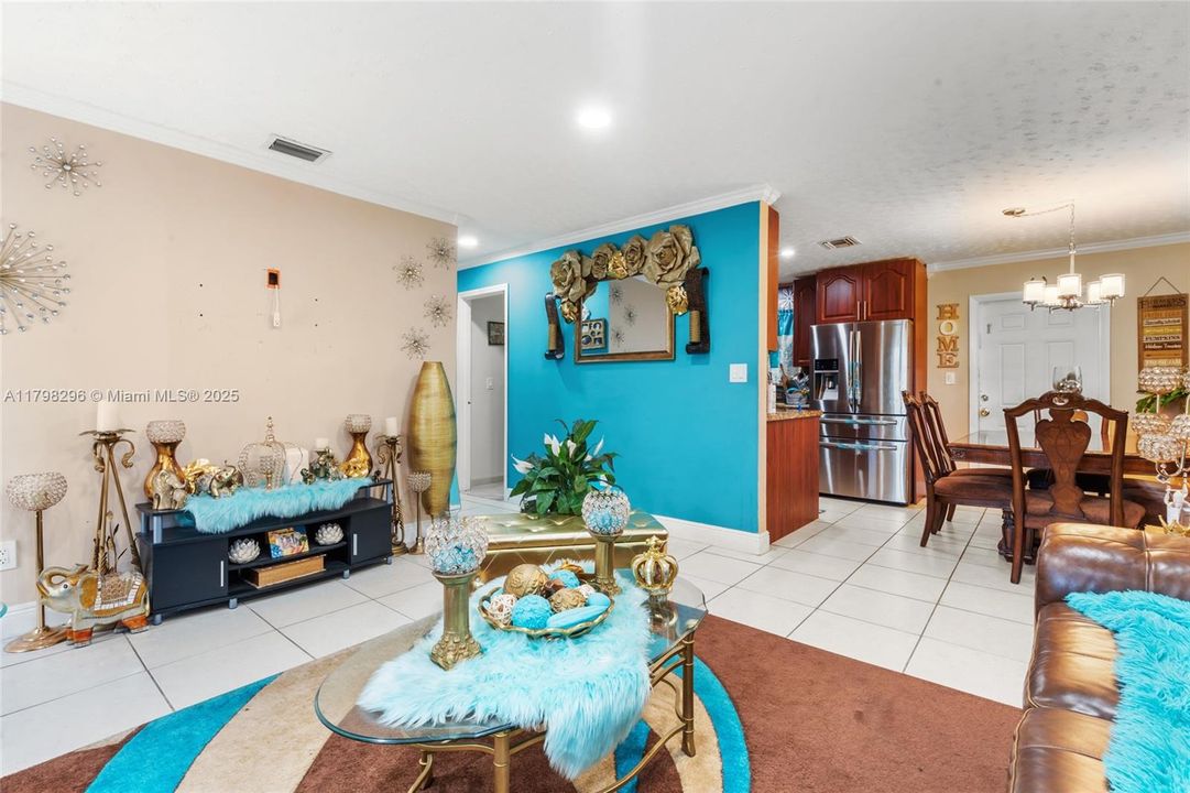 Vendido Recientemente: $429,000 (2 camas, 2 baños, 1080 Pies cuadrados)