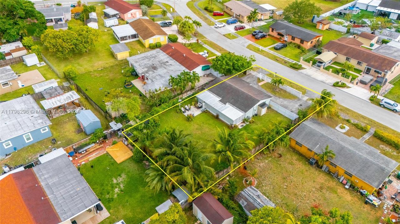 Vendido Recientemente: $429,000 (2 camas, 2 baños, 1080 Pies cuadrados)