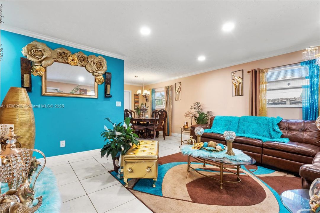 Vendido Recientemente: $429,000 (2 camas, 2 baños, 1080 Pies cuadrados)