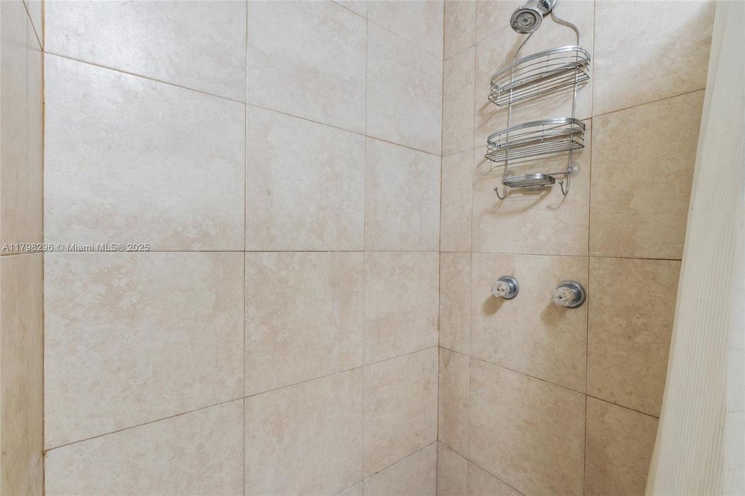 Vendido Recientemente: $429,000 (2 camas, 2 baños, 1080 Pies cuadrados)