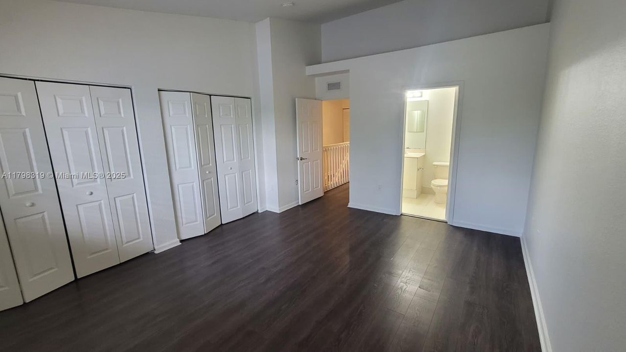 На продажу: $349,999 (2 спален, 2 ванн, 1037 Квадратных фут)