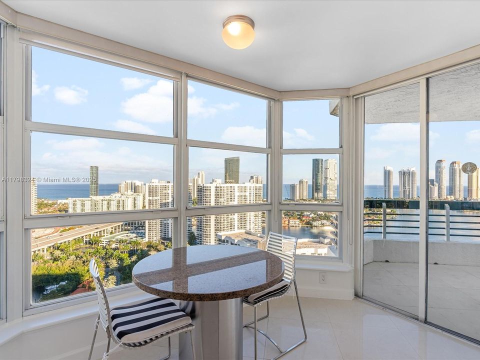 待售: $689,000 (2 贝兹, 2 浴室, 1447 平方英尺)