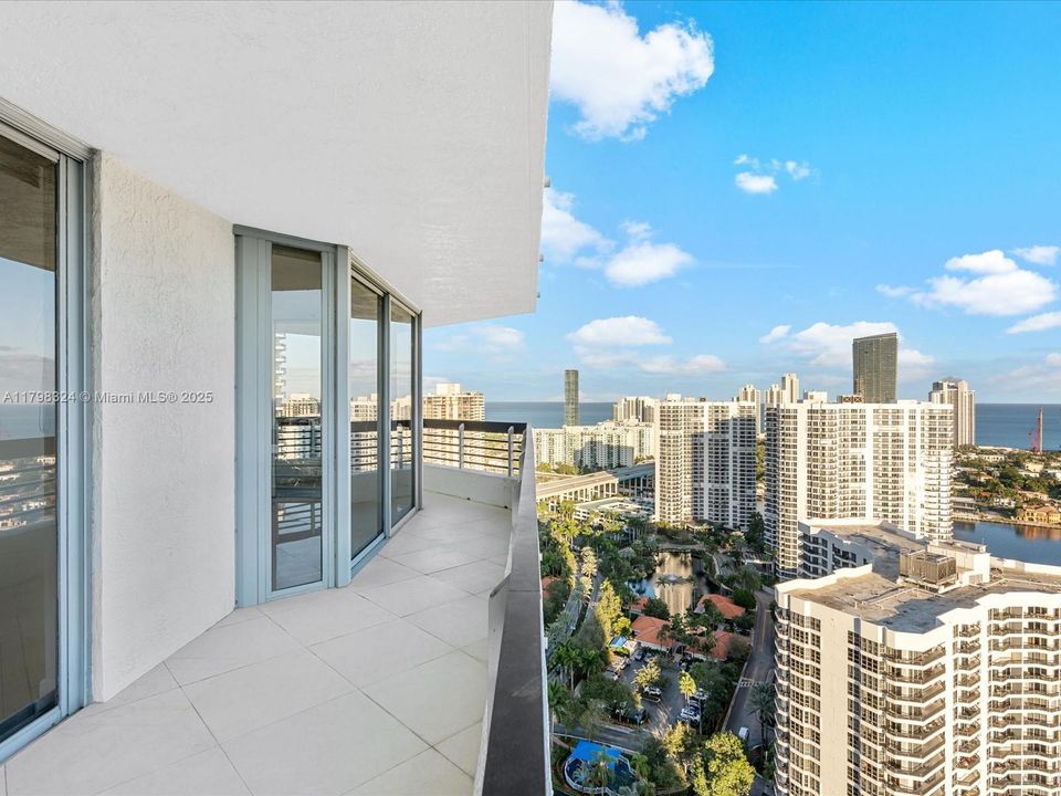 待售: $689,000 (2 贝兹, 2 浴室, 1447 平方英尺)