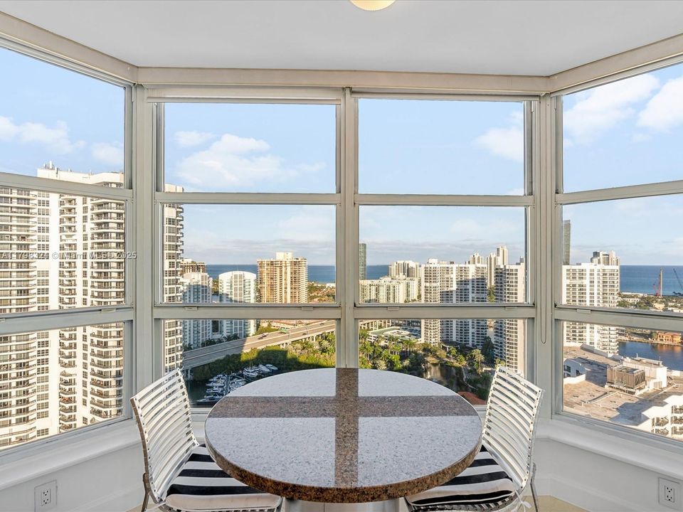 待售: $689,000 (2 贝兹, 2 浴室, 1447 平方英尺)