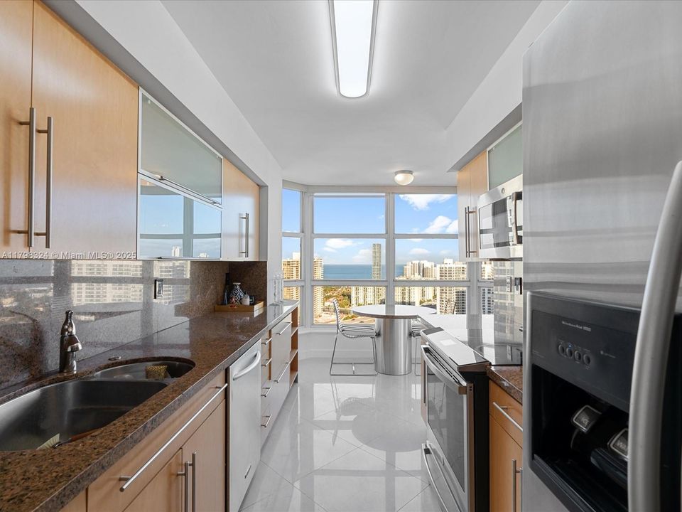 待售: $689,000 (2 贝兹, 2 浴室, 1447 平方英尺)