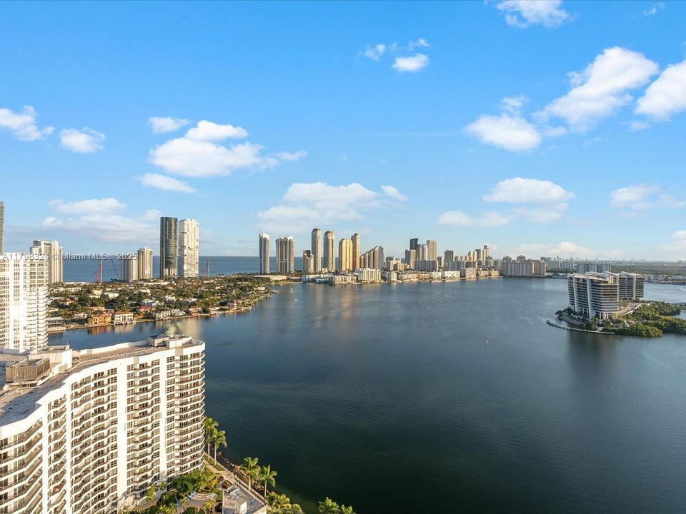 待售: $689,000 (2 贝兹, 2 浴室, 1447 平方英尺)