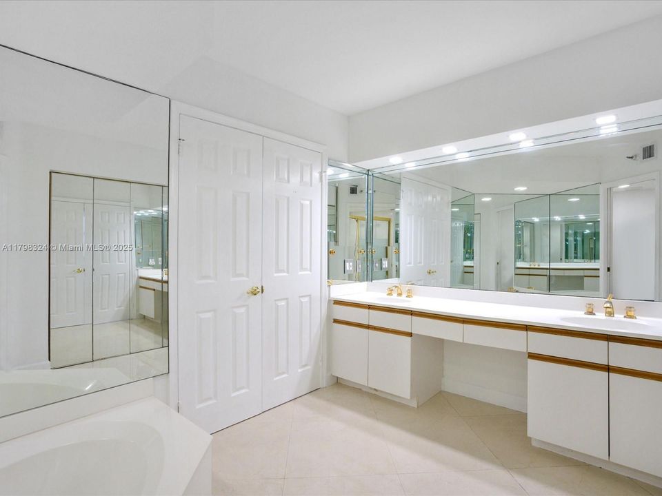 待售: $689,000 (2 贝兹, 2 浴室, 1447 平方英尺)