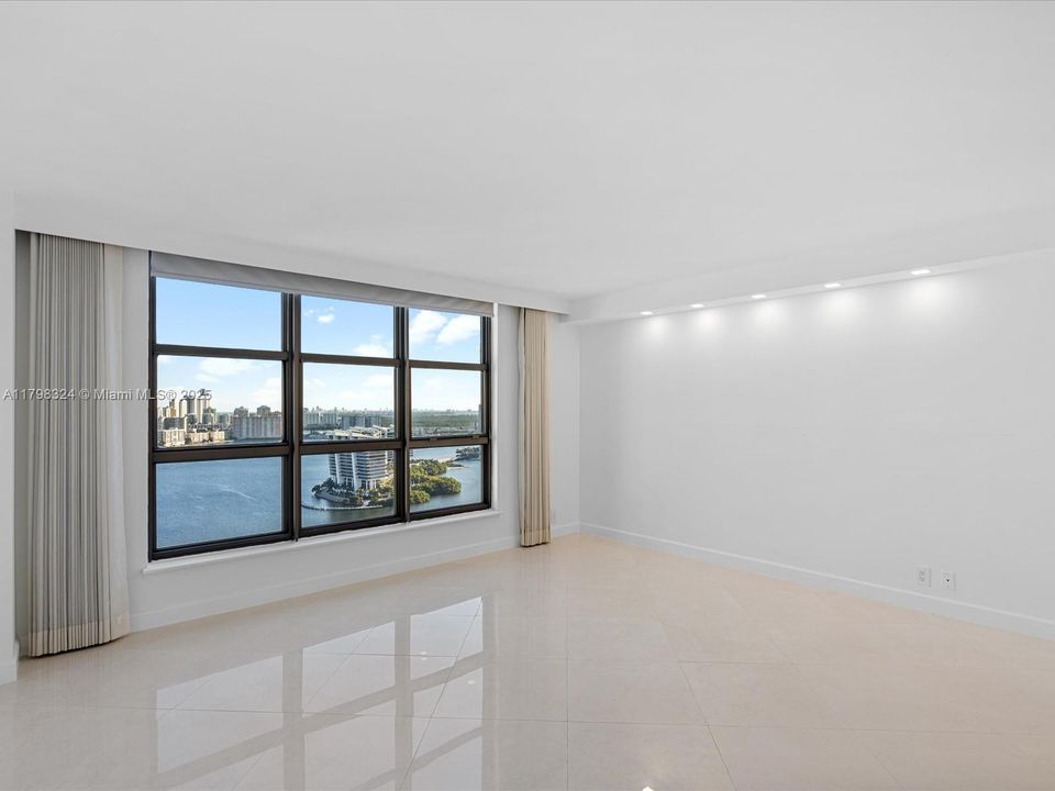 待售: $689,000 (2 贝兹, 2 浴室, 1447 平方英尺)