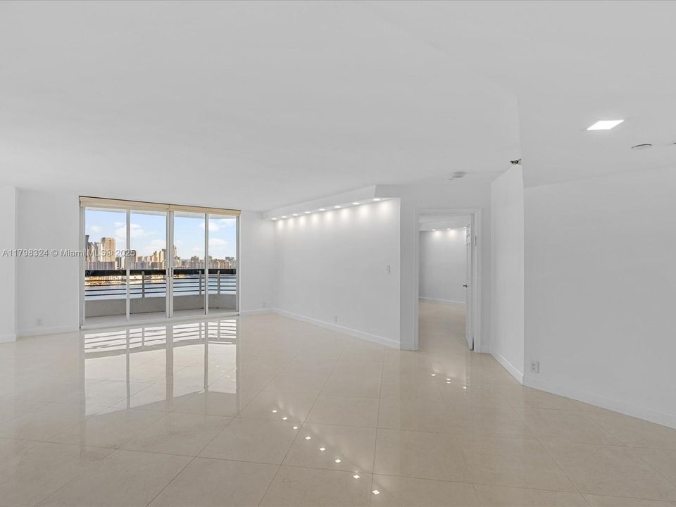 待售: $689,000 (2 贝兹, 2 浴室, 1447 平方英尺)