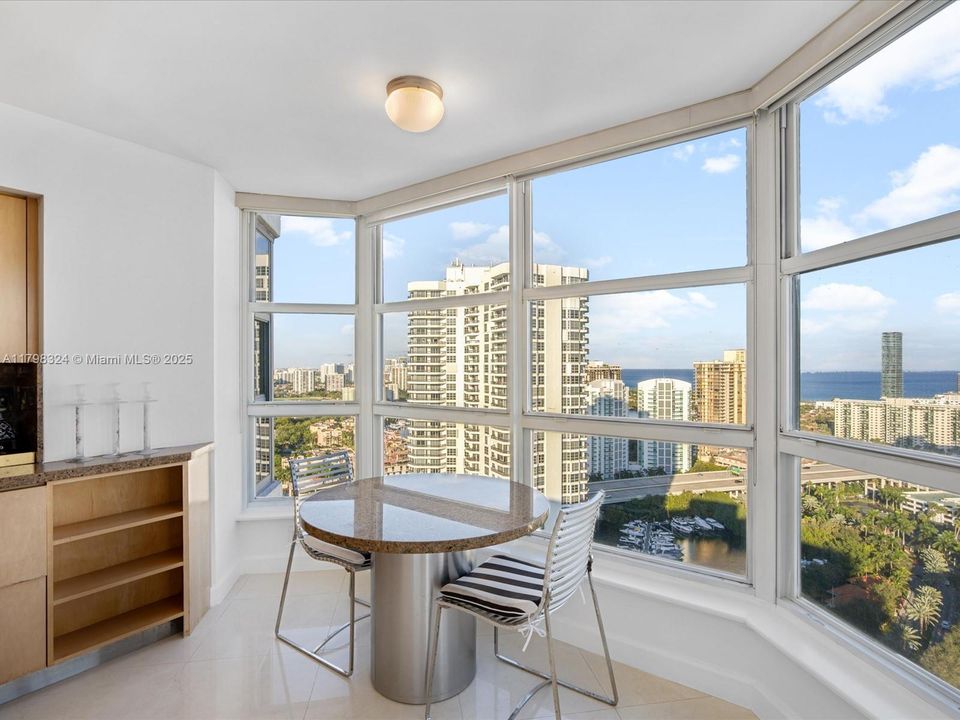 待售: $689,000 (2 贝兹, 2 浴室, 1447 平方英尺)