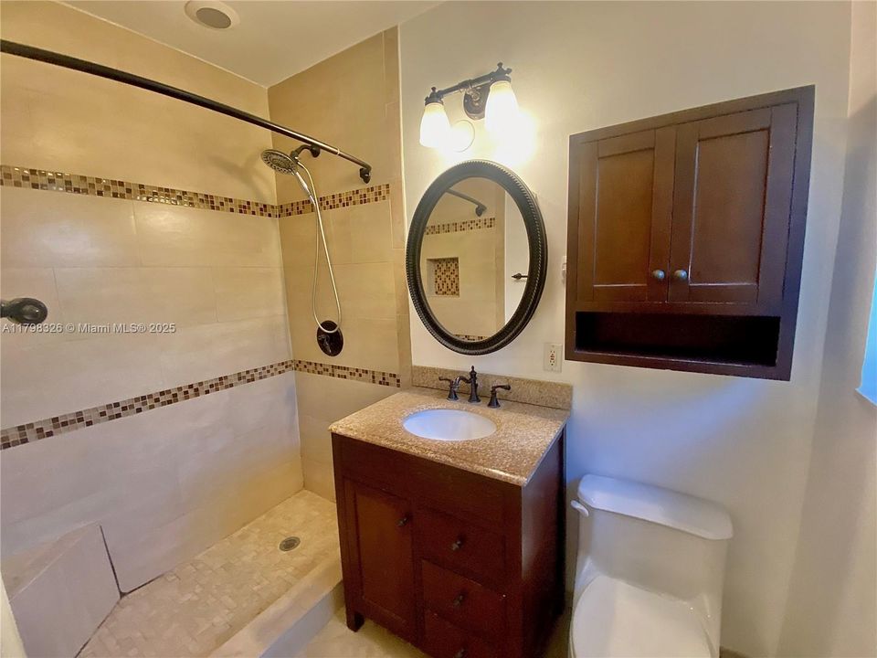 Recently Rented: $4,500 (3 beds, 2 baths, 1384 Square Feet)