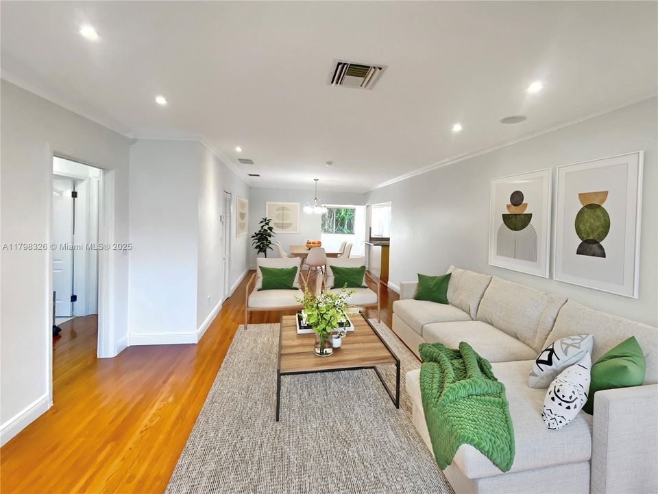 Recently Rented: $4,500 (3 beds, 2 baths, 1384 Square Feet)