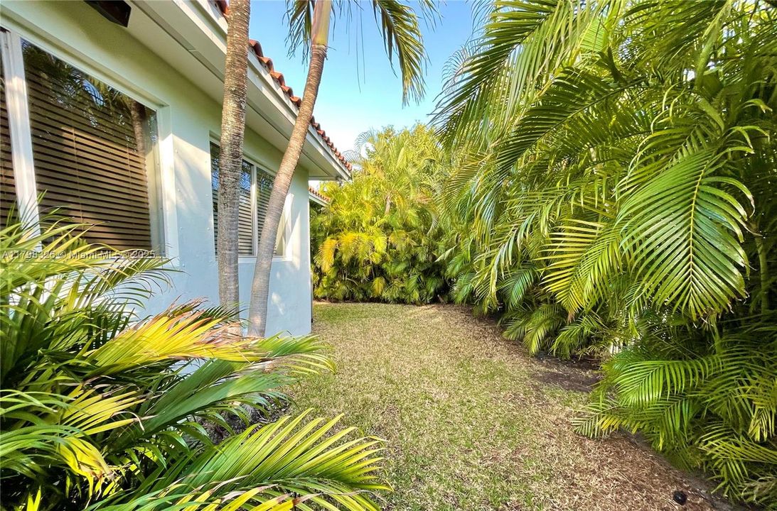 Recently Rented: $4,500 (3 beds, 2 baths, 1384 Square Feet)