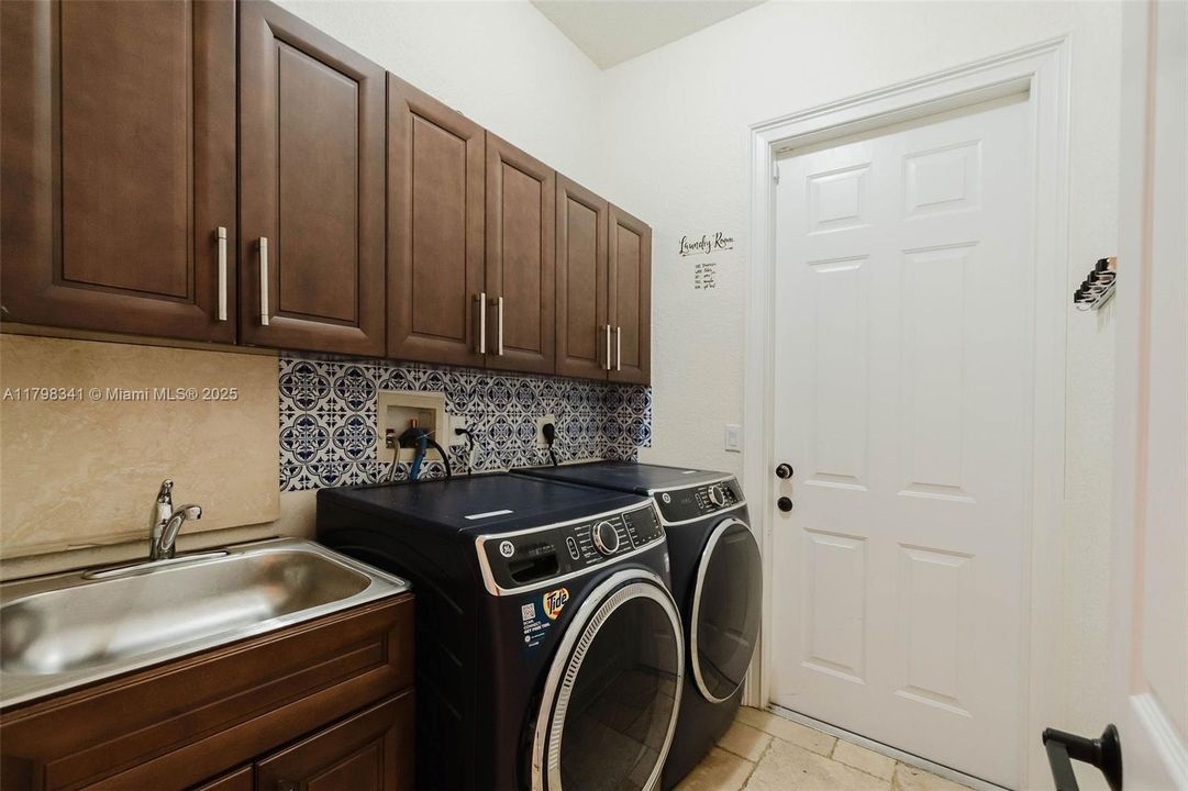 Recently Rented: $6,700 (5 beds, 3 baths, 3377 Square Feet)