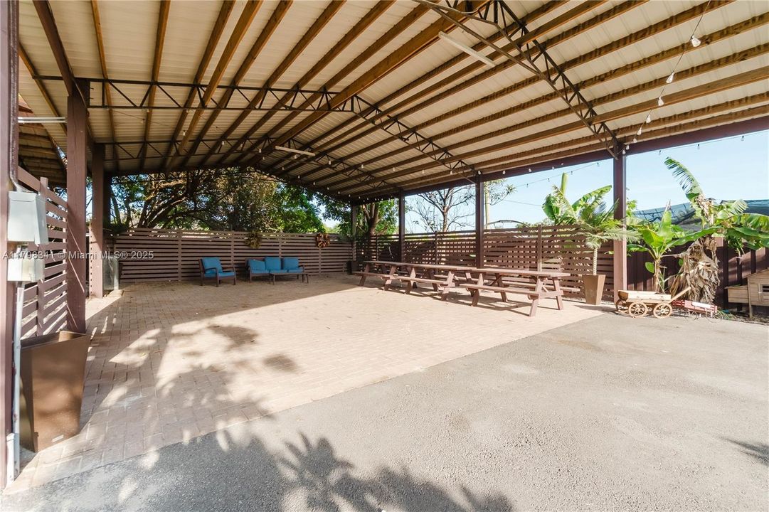 Recently Rented: $6,700 (5 beds, 3 baths, 3377 Square Feet)