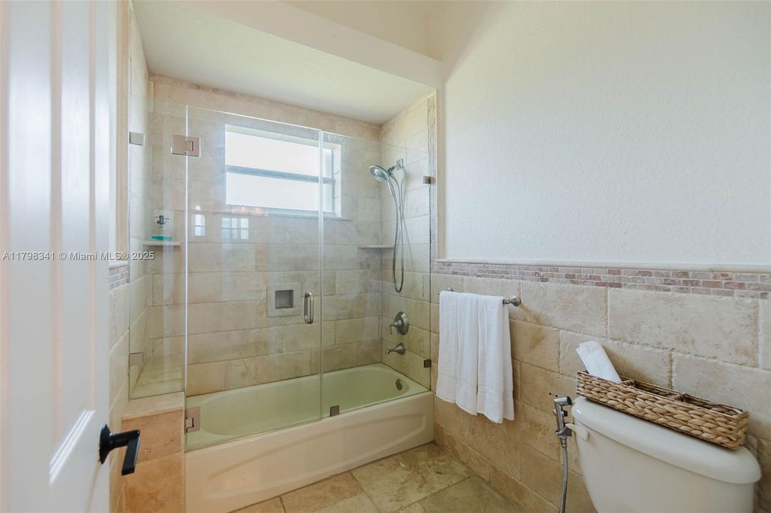 jack & jill bathroom