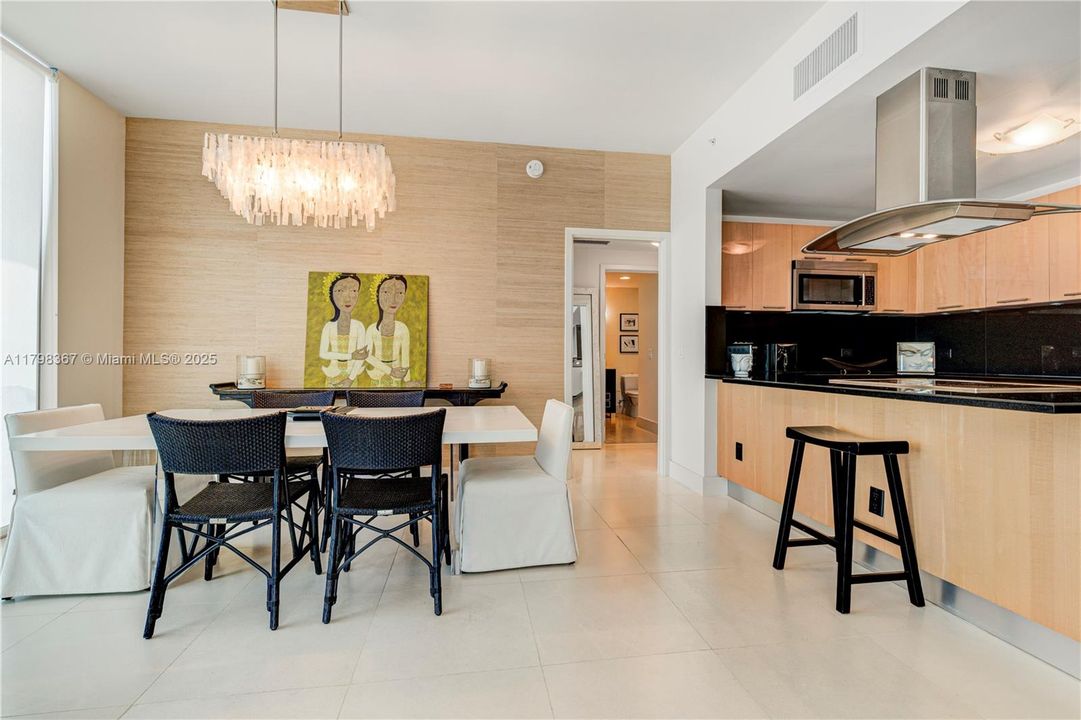 Recently Sold: $1,395,000 (2 beds, 2 baths, 1280 Square Feet)