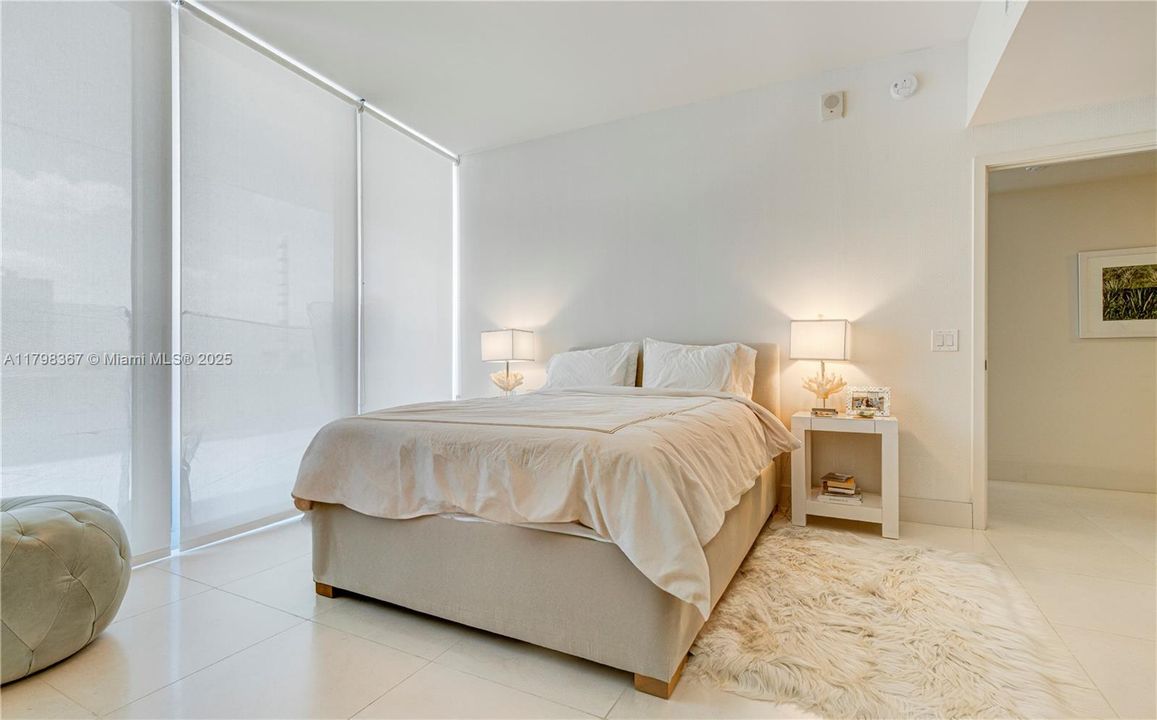 Recently Sold: $1,395,000 (2 beds, 2 baths, 1280 Square Feet)