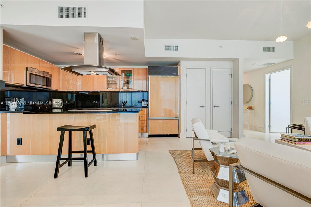 Recently Sold: $1,395,000 (2 beds, 2 baths, 1280 Square Feet)