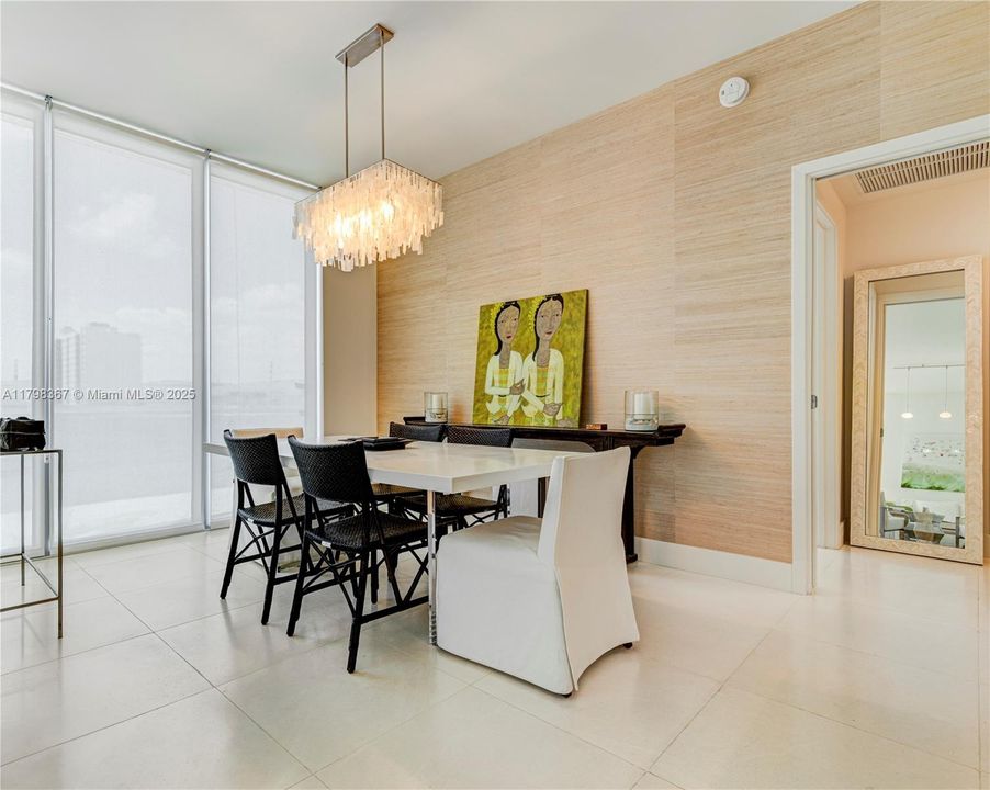 Recently Sold: $1,395,000 (2 beds, 2 baths, 1280 Square Feet)