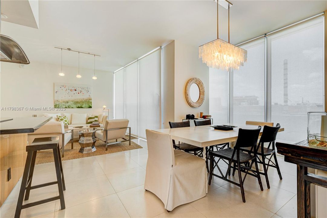 Recently Sold: $1,395,000 (2 beds, 2 baths, 1280 Square Feet)