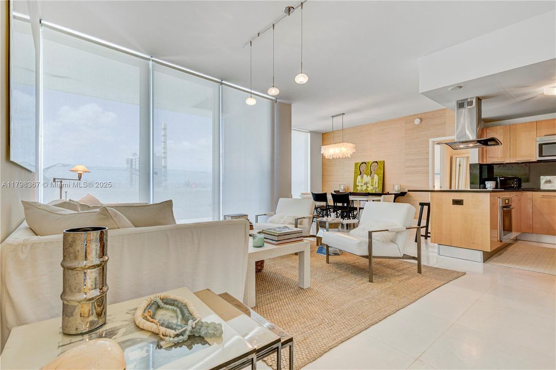Recently Sold: $1,395,000 (2 beds, 2 baths, 1280 Square Feet)