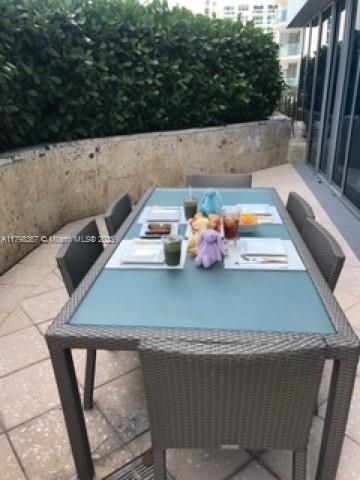 Recently Sold: $1,395,000 (2 beds, 2 baths, 1280 Square Feet)