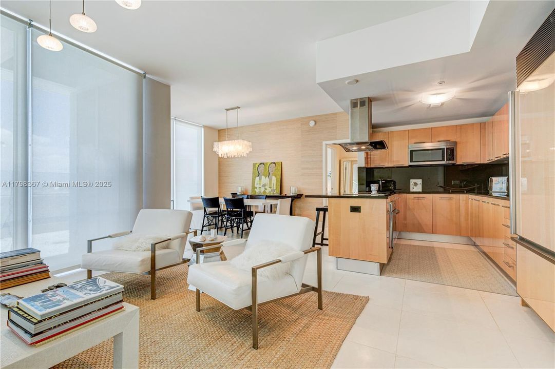 Recently Sold: $1,395,000 (2 beds, 2 baths, 1280 Square Feet)