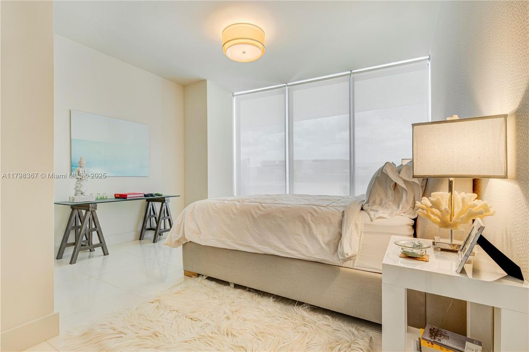 Recently Sold: $1,395,000 (2 beds, 2 baths, 1280 Square Feet)