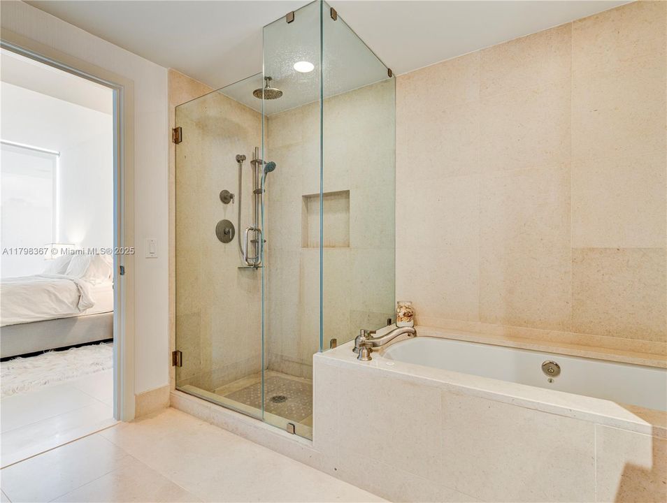 Recently Sold: $1,395,000 (2 beds, 2 baths, 1280 Square Feet)