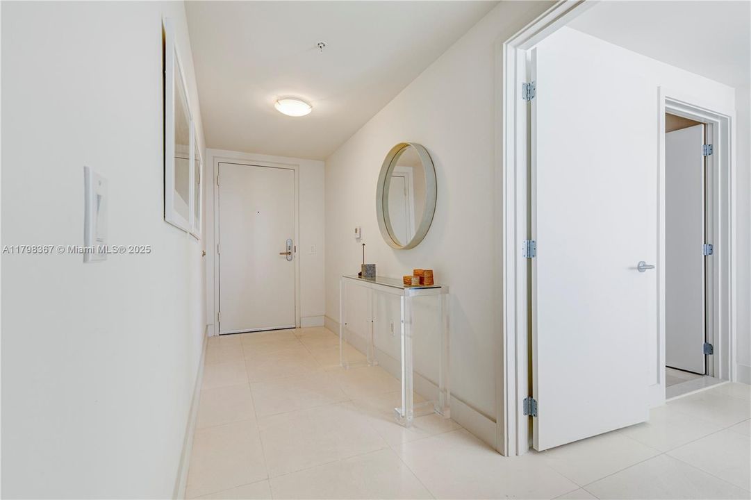 Recently Sold: $1,395,000 (2 beds, 2 baths, 1280 Square Feet)