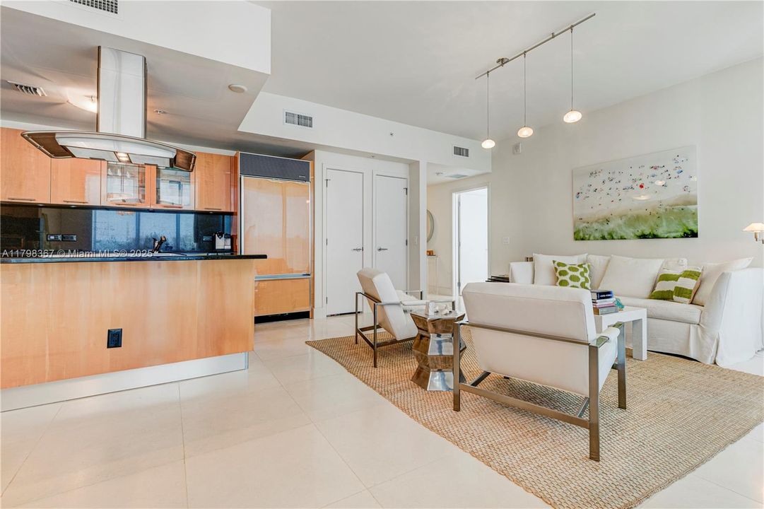 Recently Sold: $1,395,000 (2 beds, 2 baths, 1280 Square Feet)