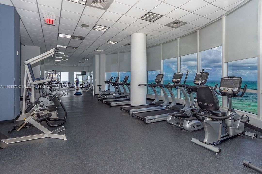 На продажу: $1,950,000 (2 спален, 2 ванн, 1392 Квадратных фут)