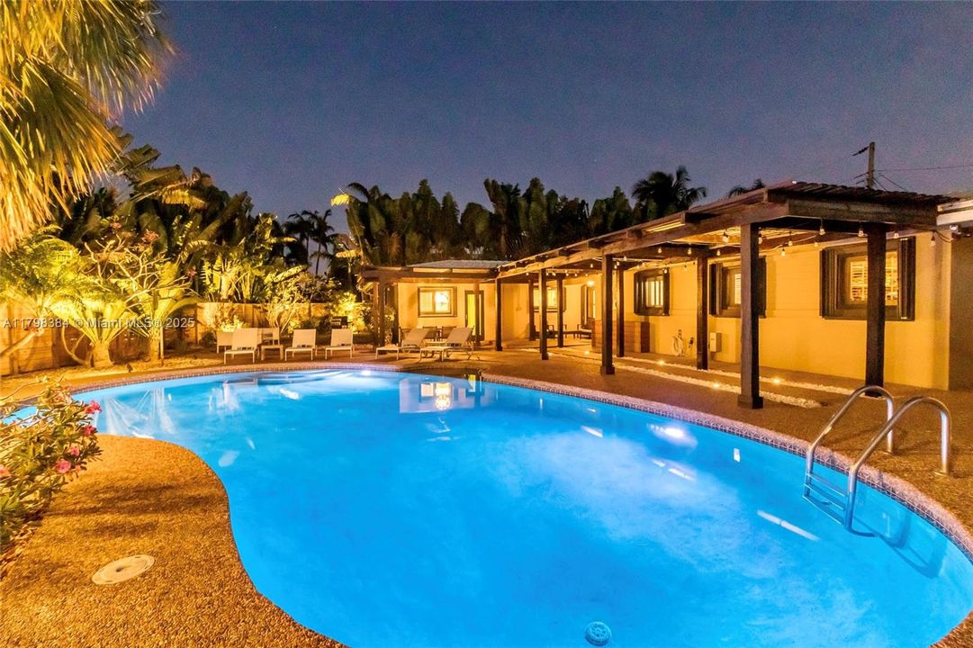 En Renta: $11,000 (4 camas, 3 baños, 2101 Pies cuadrados)