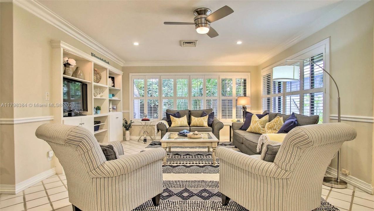 En Renta: $11,000 (4 camas, 3 baños, 2101 Pies cuadrados)