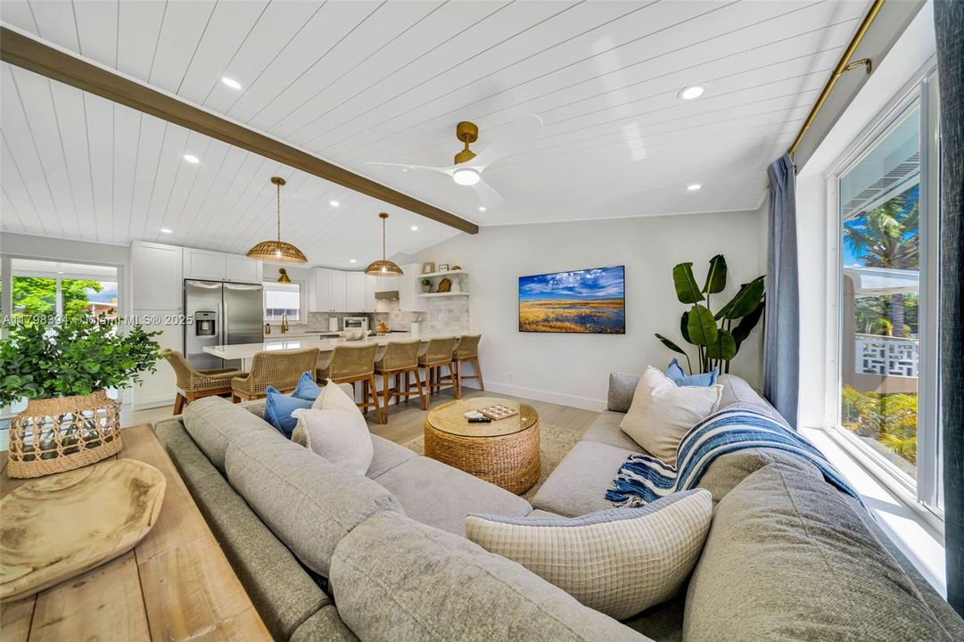 出租: $11,500 (4 贝兹, 3 浴室, 1800 平方英尺)