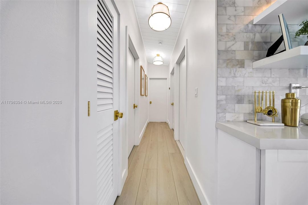 出租: $11,500 (4 贝兹, 3 浴室, 1800 平方英尺)