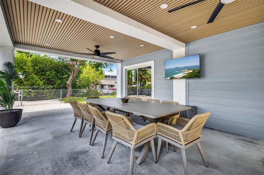 出租: $11,500 (4 贝兹, 3 浴室, 1800 平方英尺)